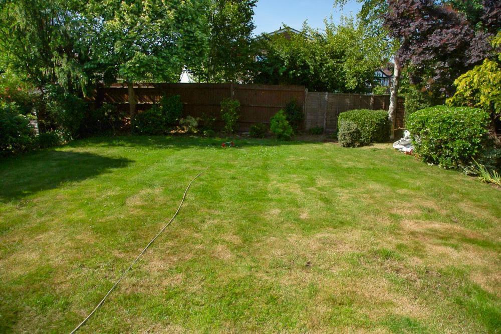 Nicely Decorated 3 Bedroom House Near Heathrow, London Staines-upon-Thames Kültér fotó