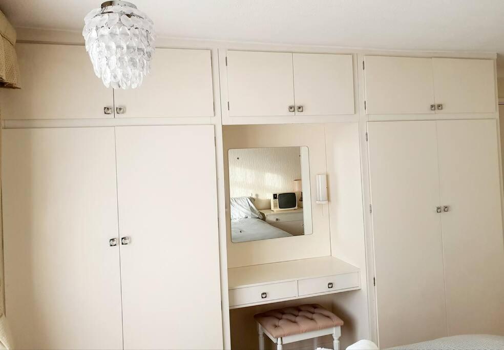 Nicely Decorated 3 Bedroom House Near Heathrow, London Staines-upon-Thames Kültér fotó