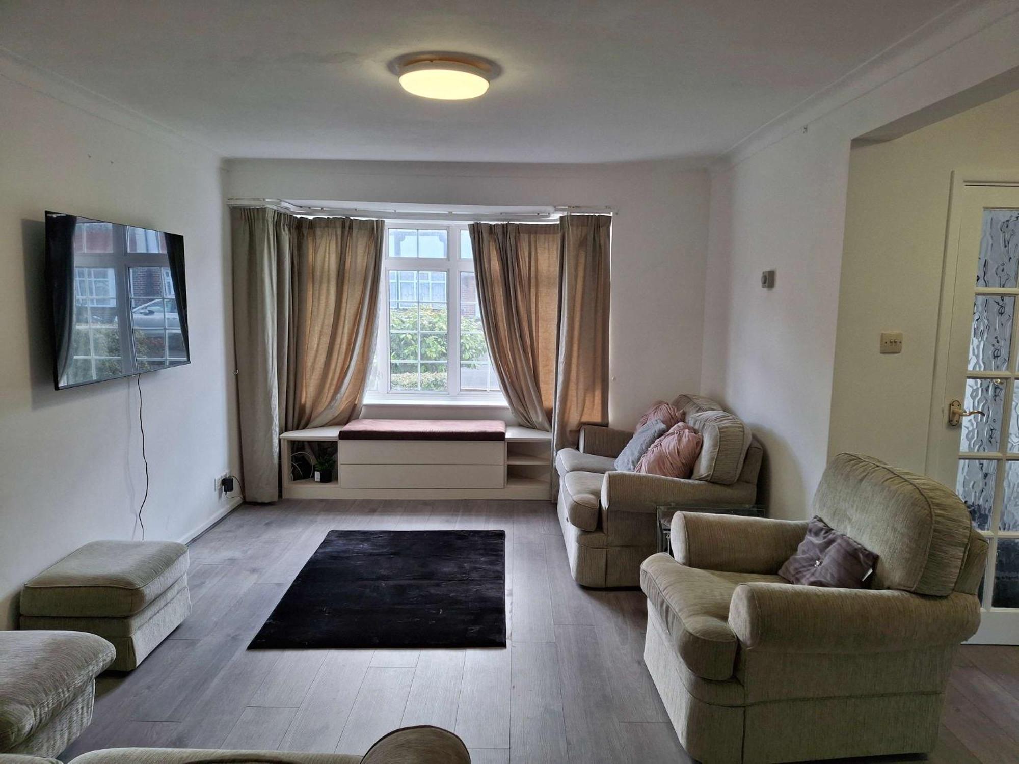 Nicely Decorated 3 Bedroom House Near Heathrow, London Staines-upon-Thames Kültér fotó