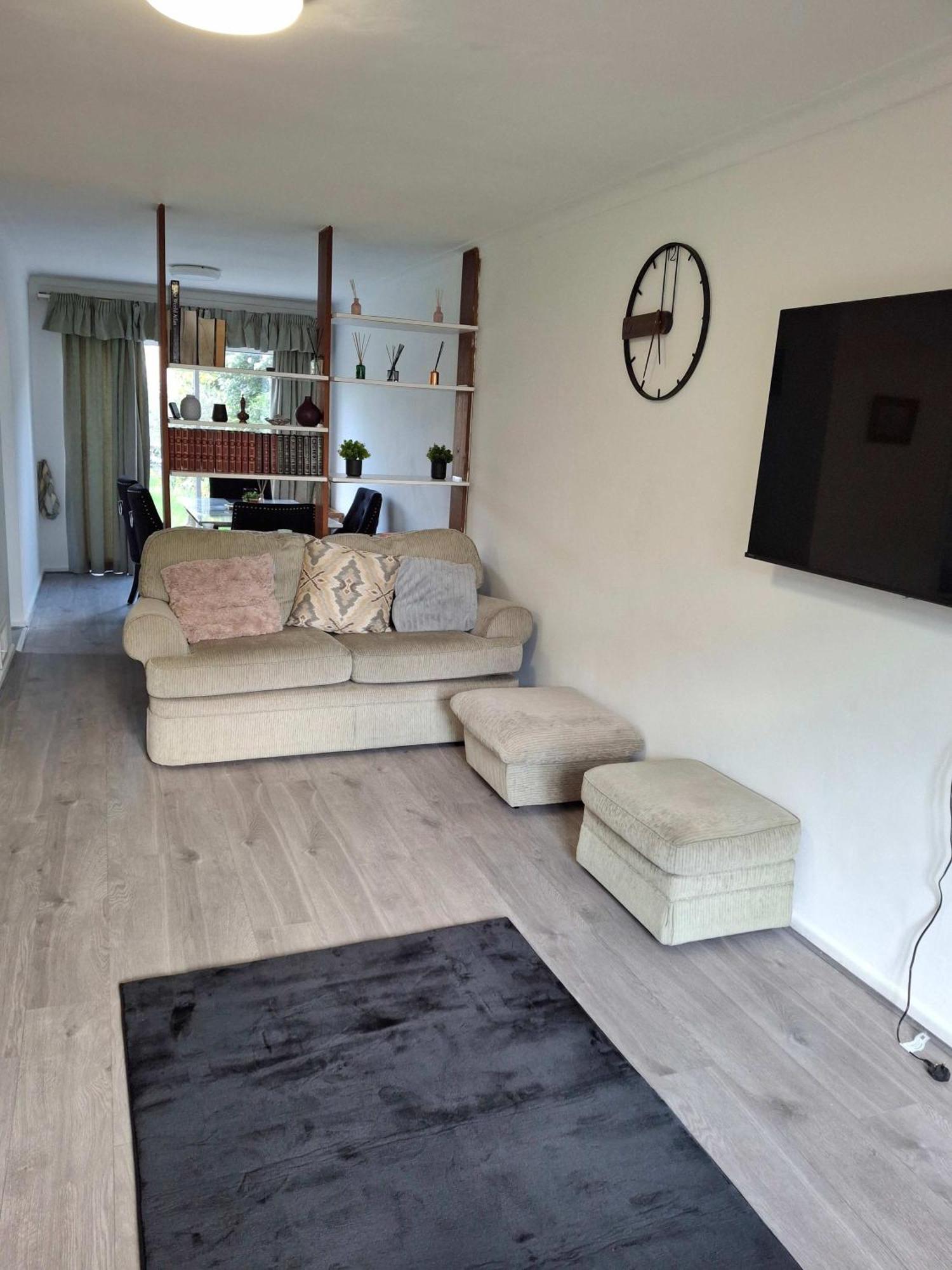 Nicely Decorated 3 Bedroom House Near Heathrow, London Staines-upon-Thames Kültér fotó